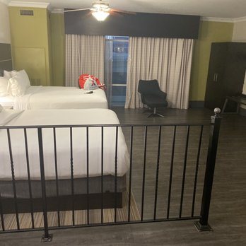 Holiday Inn Express Suites Columbia fort Jackson By IHG — Guest room