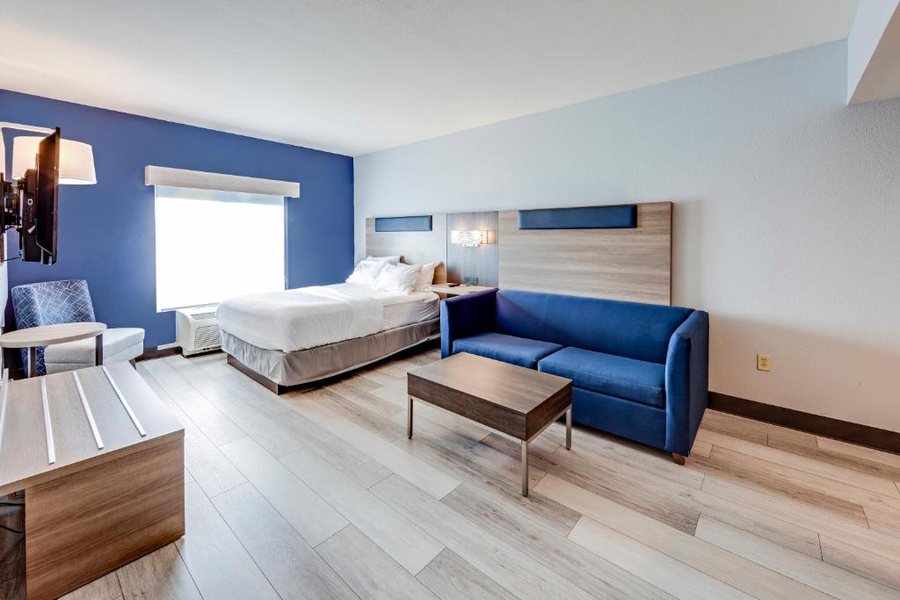 Holiday Inn Express Suites Columbus OSU Medical Center by IHG Columbus Ohio — Guest room
