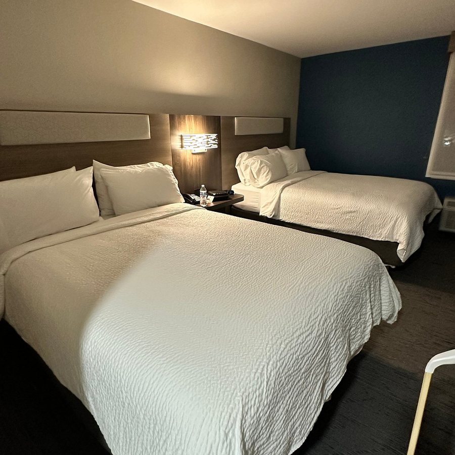 Holiday Inn Express Suites Columbus SW Grove City — Guest room