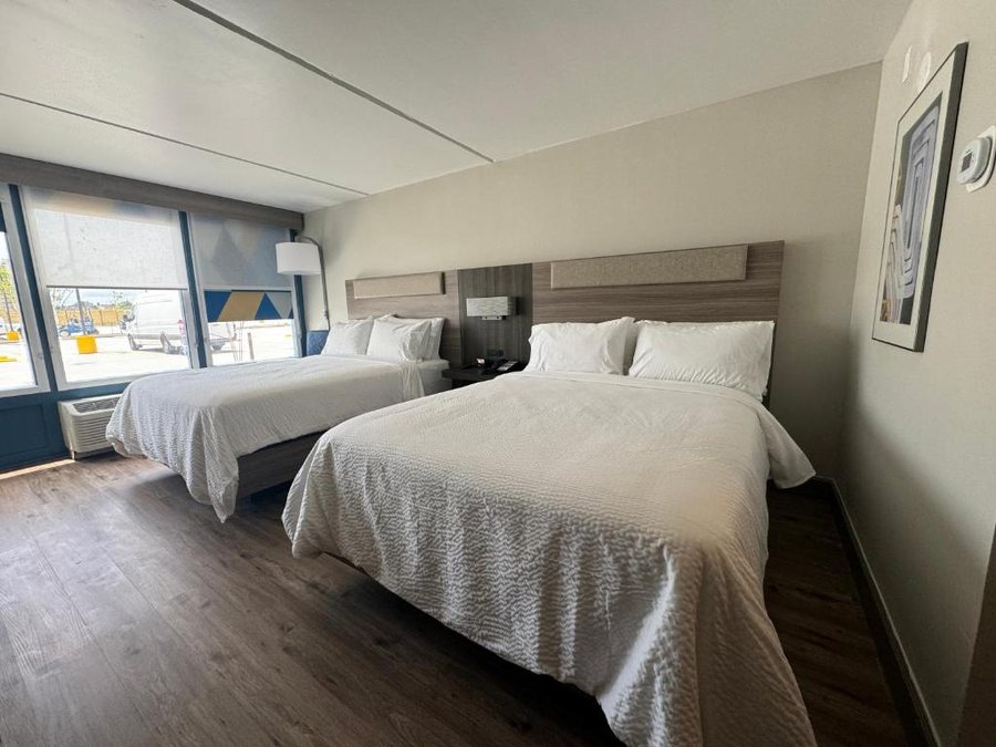 Holiday Inn Express Suites Corpus Christi by IHG — Guest room