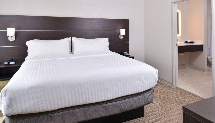 Holiday Inn Express Suites Corpus Christi north By IHG — Guest room