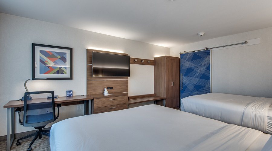 Holiday Inn Express Suites Dallas North Addison By IHG — Guest room