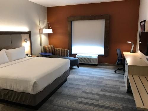 Holiday Inn Express Suites Davenport By IHG — Guest room