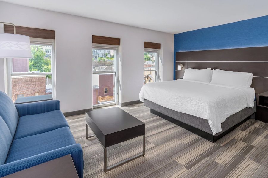 Holiday Inn Express Suites Deadwood gold Dust Casino By IHG — Guest room