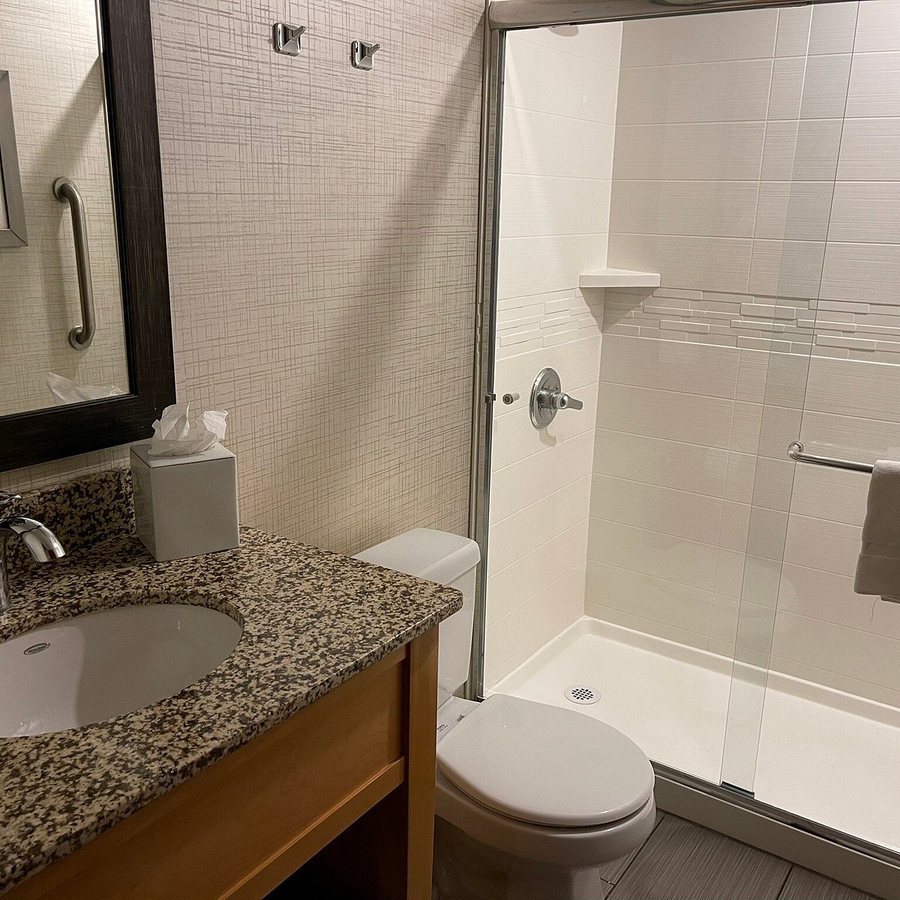 Holiday Inn Express Suites Denver Sw littleton By IHG — Bathroom