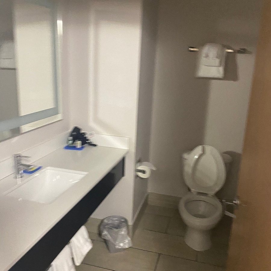 Holiday Inn Express Suites Destin E Commons Mall Area by IHG — Bathroom
