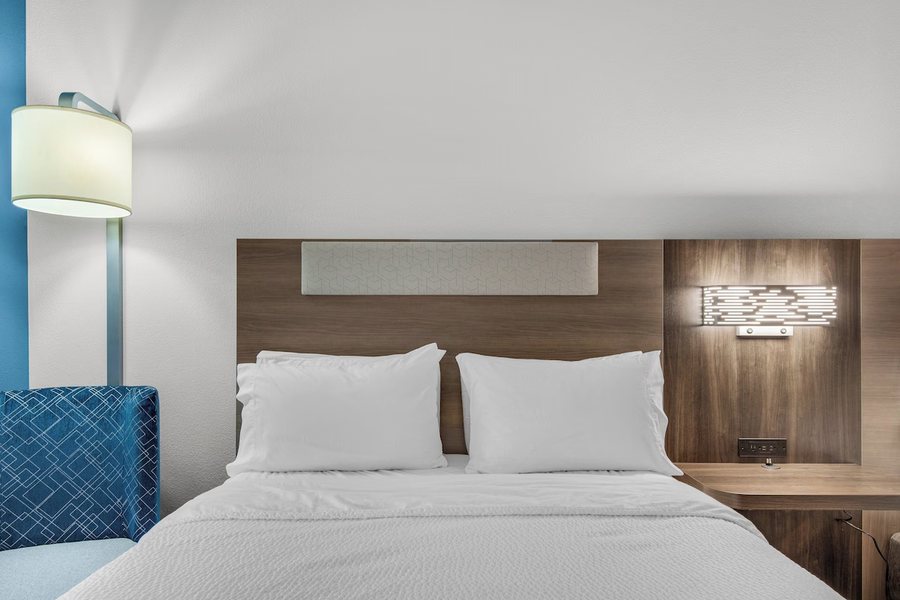 Holiday Inn Express Suites Destin Miramar Beach by IHG — Guest room