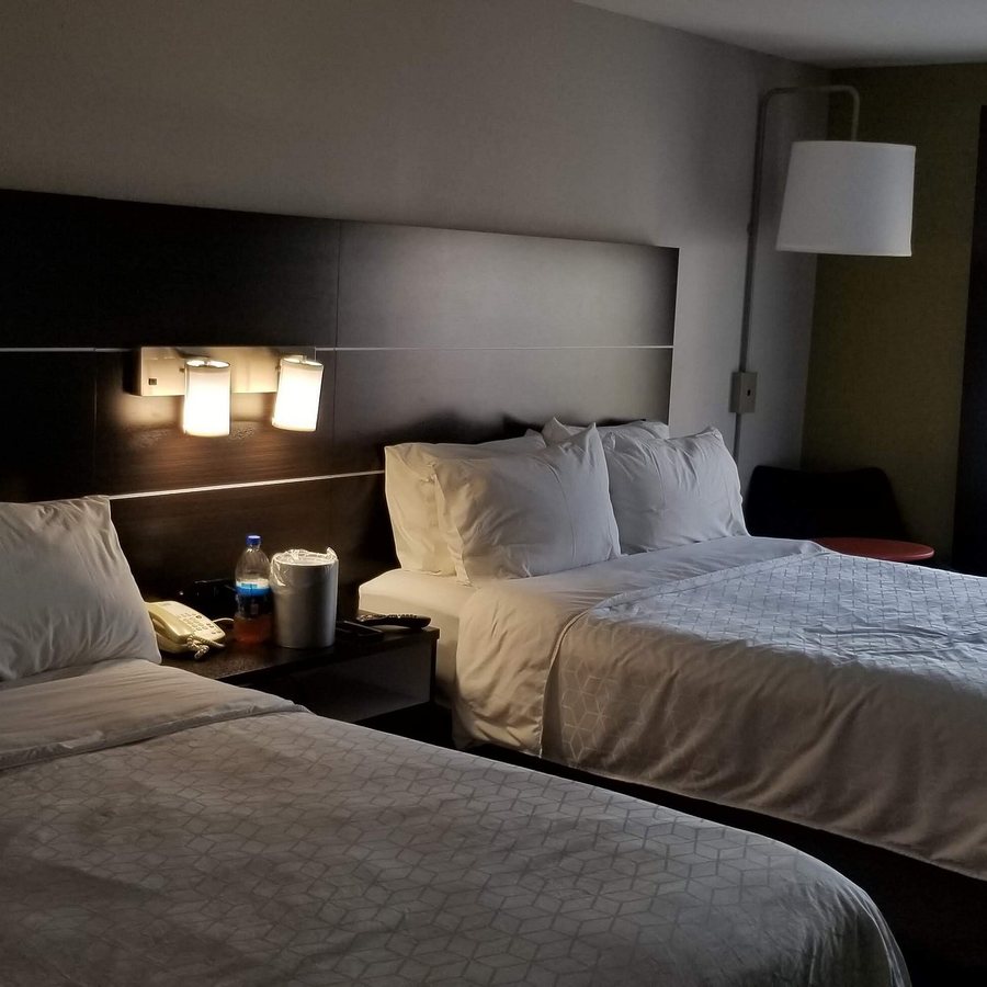 Holiday Inn Express Suites Dickinson By IHG — Guest room