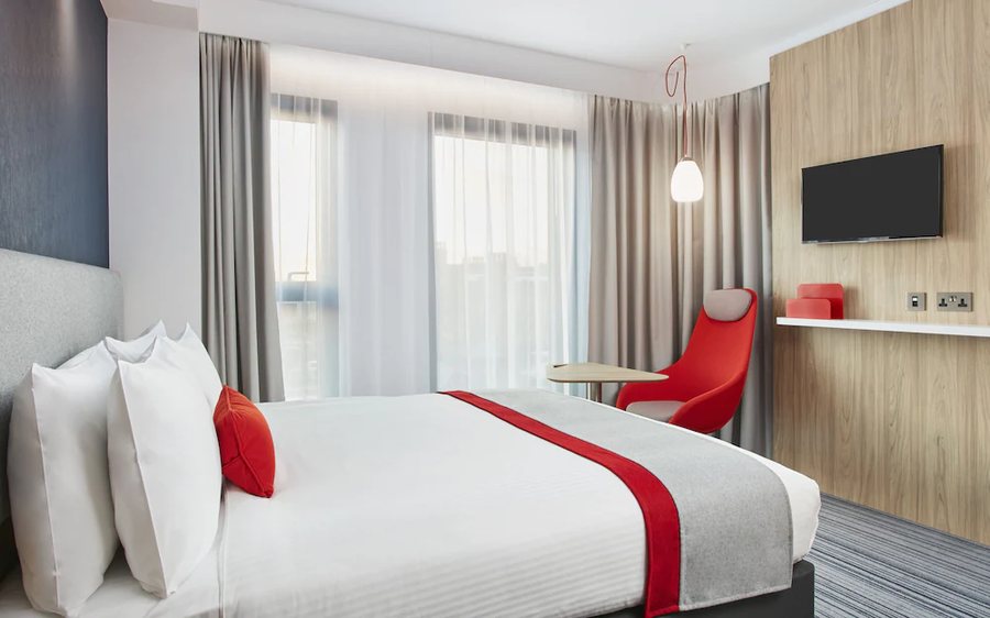 Holiday Inn Express Suites Dublin by IHG — Guest room