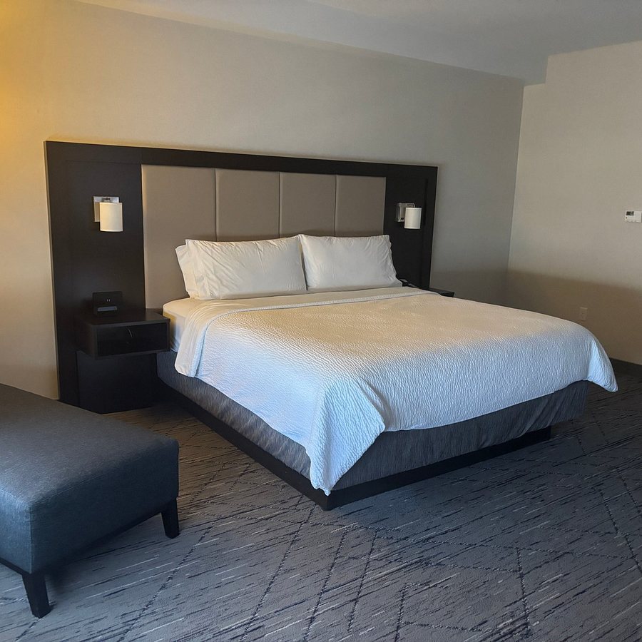 Holiday Inn Express Suites Ely By IHG — Guest room