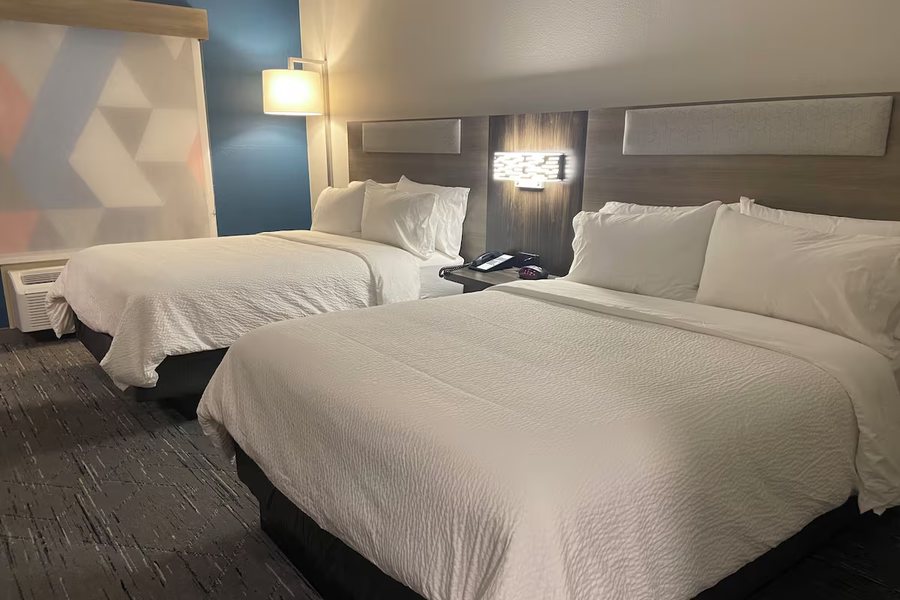 Holiday Inn Express Suites Elyria By IHG — Guest room