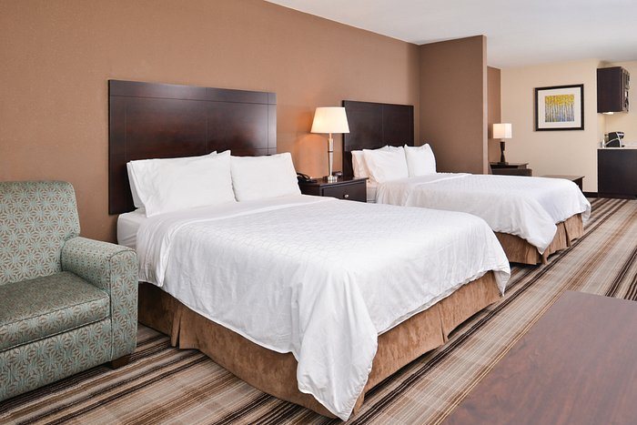 Holiday Inn Express Suites Emporia Northwest By IHG — Guest room