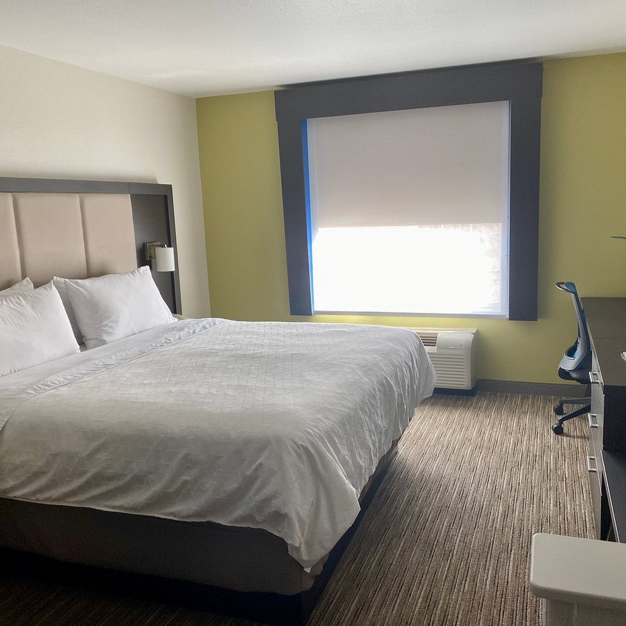 Holiday Inn Express Suites Evanston by IHG — Guest room