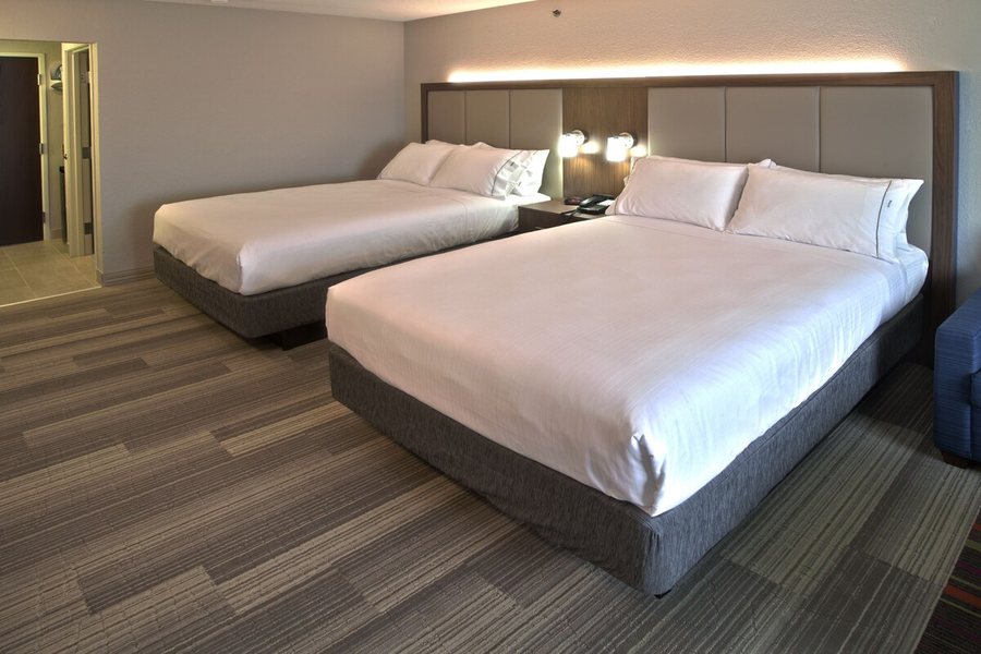 Holiday Inn Express Suites Evansville North By IHG — Guest room