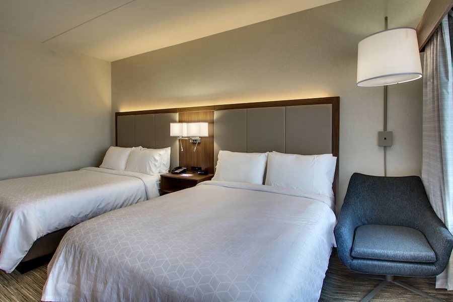 Holiday Inn Express Suites Findlay North By IHG — Guest room