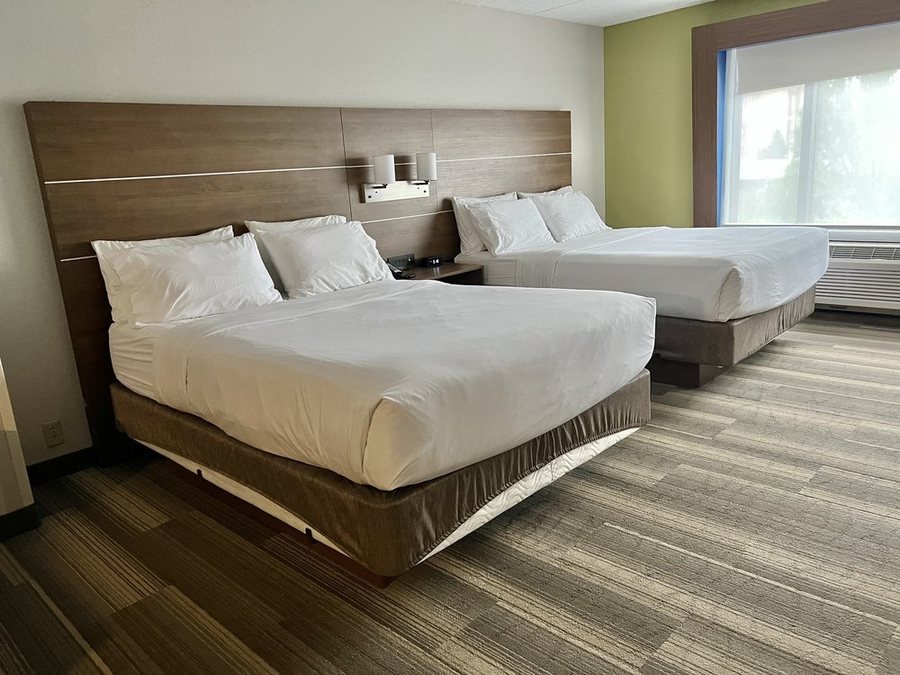 Holiday Inn Express Suites Fort Wayne North By IHG — Guest room
