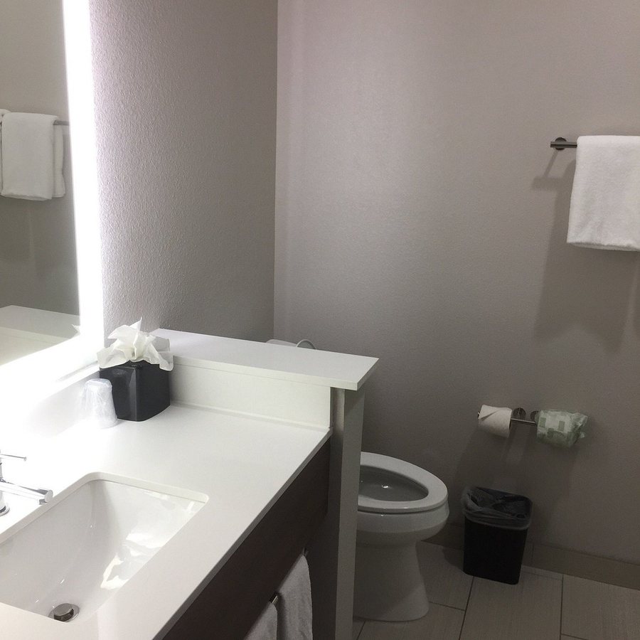 Holiday Inn Express Suites Fort Worth West By IHG — Bathroom