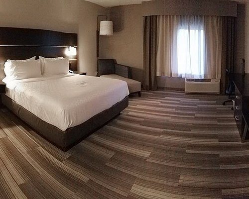Holiday Inn Express Suites Franklin Berry Farms By IHG — Guest room