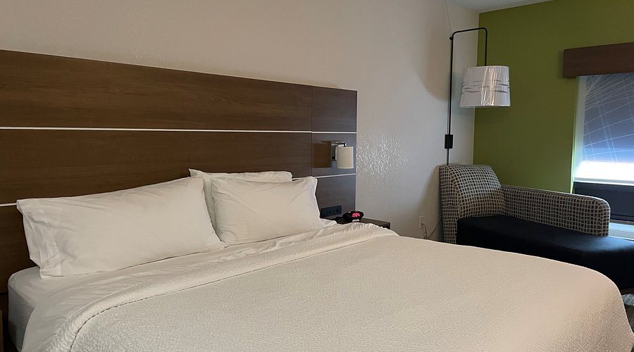 Holiday Inn Express Suites Franklin By IHG — Guest room