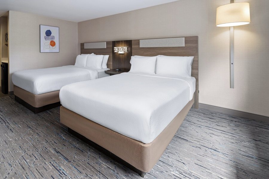 Holiday Inn Express Suites Freeport Brunswick Area By IHG — Guest room