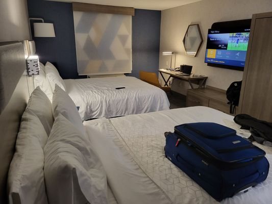 Holiday Inn Express Suites Fresno Northwest herndon By IHG — Guest room