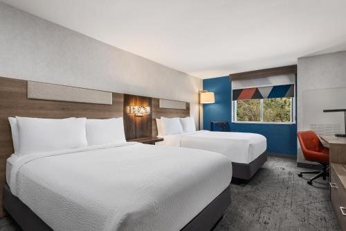 Holiday Inn Express Suites Fresno river Park Hwy 41 By IHG — Guest room