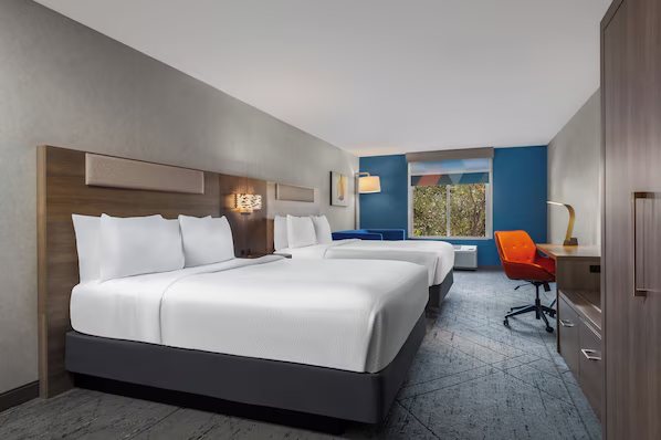 Holiday Inn Express Suites Fresno South by IHG — Guest room