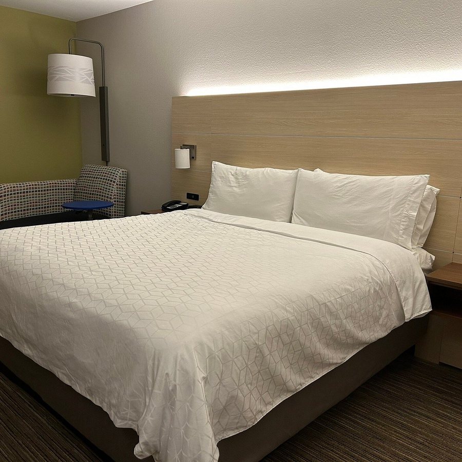 Holiday Inn Express Suites Ft Myers East The Forum By IHG — Guest room