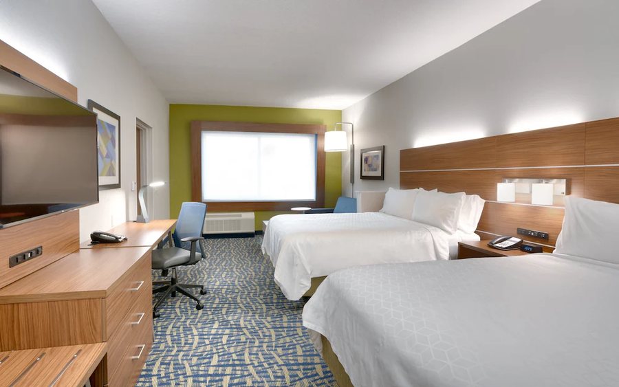 Holiday Inn Express Suites Gainesville by IHG — Guest room