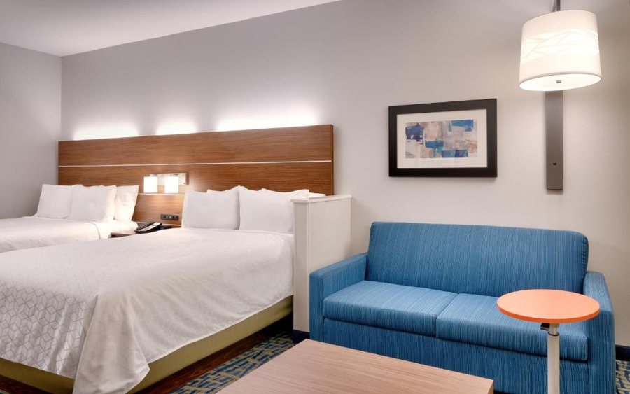 Holiday Inn Express Suites Gainesville Lake Lanier Area By IHG — Guest room