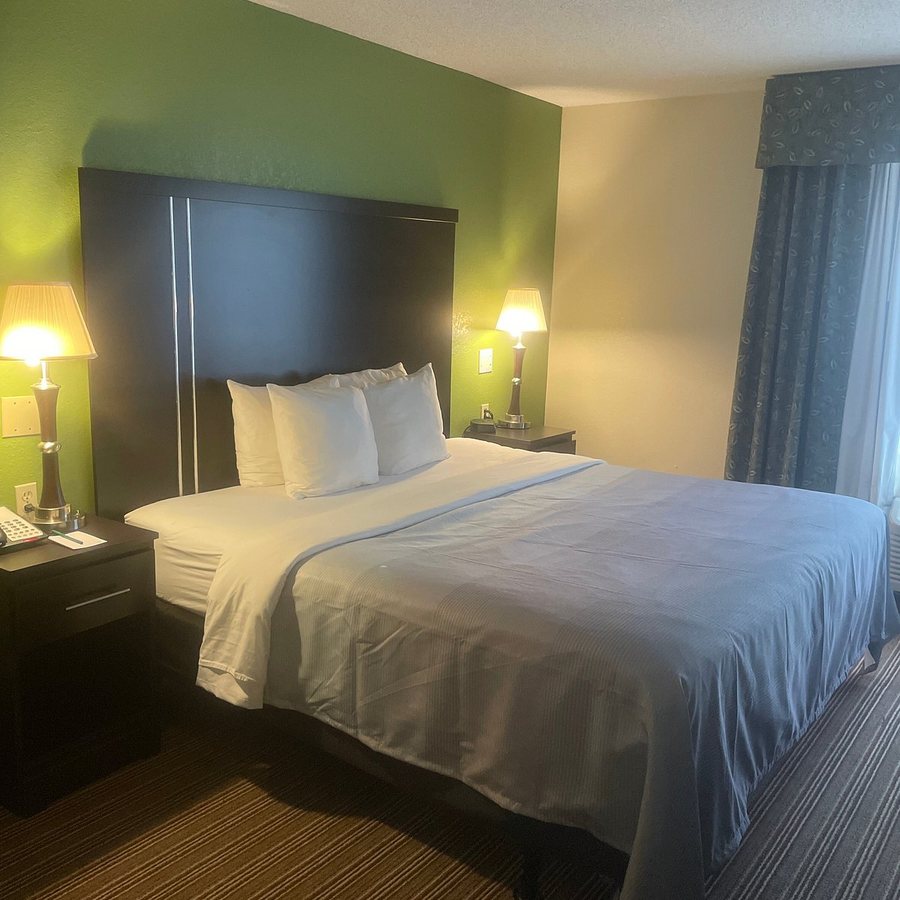 Holiday Inn Express Suites Granbury By IHG — Guest room