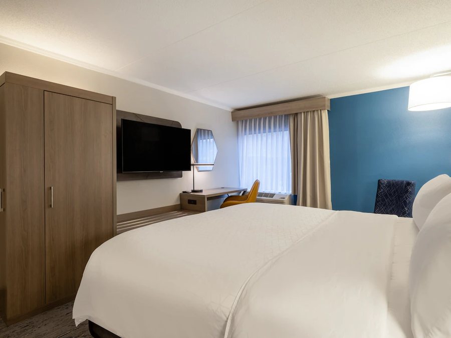 Holiday Inn Express Suites Greensboro Airport Area By IHG — Guest room