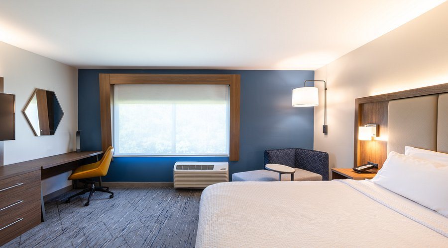 Holiday Inn Express Suites Greenwood By IHG — Guest room