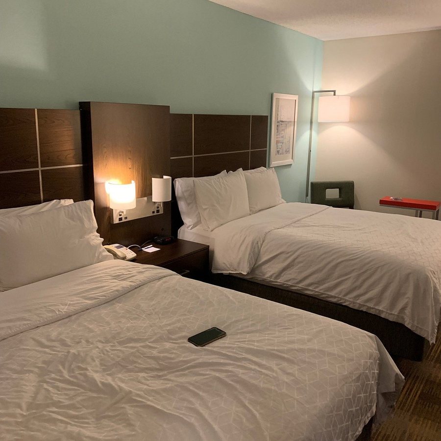Holiday Inn Express Suites Grenada by IHG — Guest room