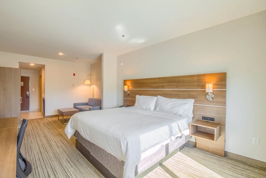 Holiday Inn Express Suites Gulf Shores By IHG — Guest room