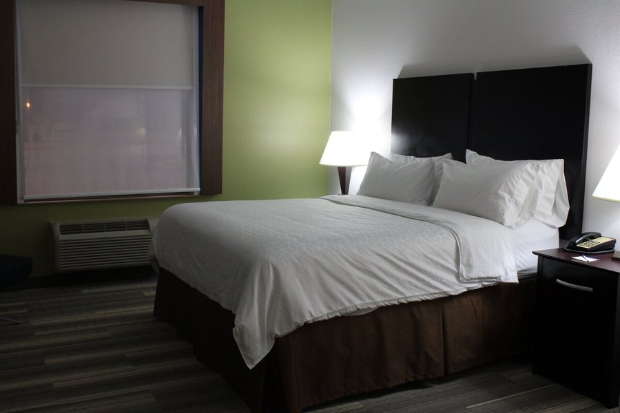Holiday Inn Express Suites Heber Springs By IHG — Guest room
