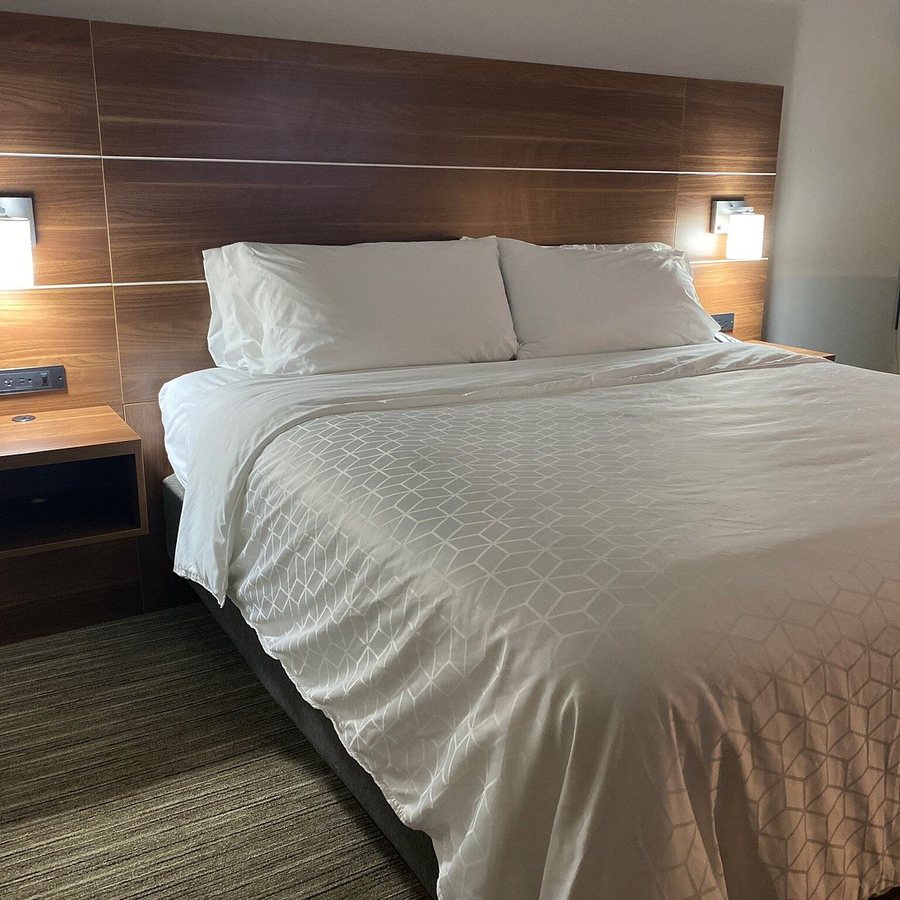 Holiday Inn Express Suites Houston North I 45 Spring By IHG — Guest room