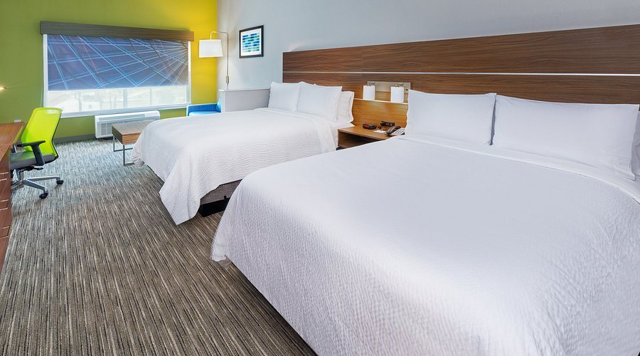 Holiday Inn Express Suites Houston North Intercontinental By IHG — Guest room