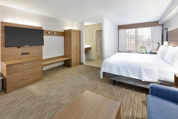 Holiday Inn Express Suites Irving Conv Ctr Las Colinas By IHG — Guest room
