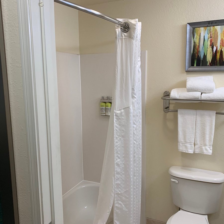 Holiday Inn Express Suites Jacksonville Blount Island by IHG Jacksonville Florida — Bathroom