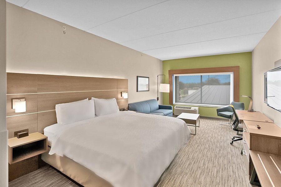 Holiday Inn Express Suites Jacksonville South I 295 By IHG — Guest room