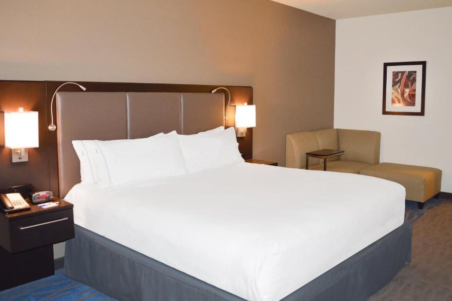 Holiday Inn Express Suites Kailua kona By IHG Kailua Kona Island of Hawaii Hawaii — Guest room