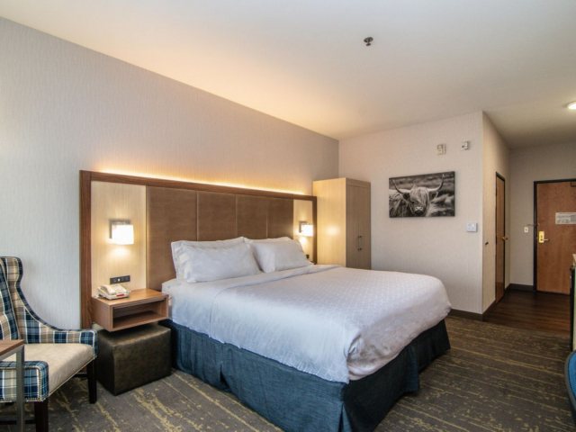 Holiday Inn Express Suites Kingman by IHG — Guest room