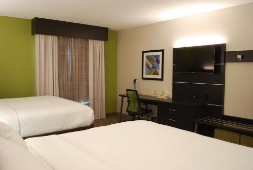 Holiday Inn Express Suites Kingsport Meadowview I 26 by IHG — Guest room