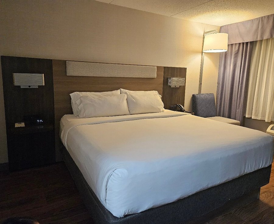 Holiday Inn Express Suites Kinston By IHG — Guest room