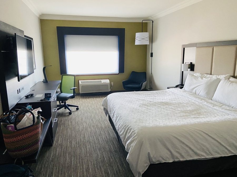 Holiday Inn Express Suites Klamath Falls Central By IHG — Guest room