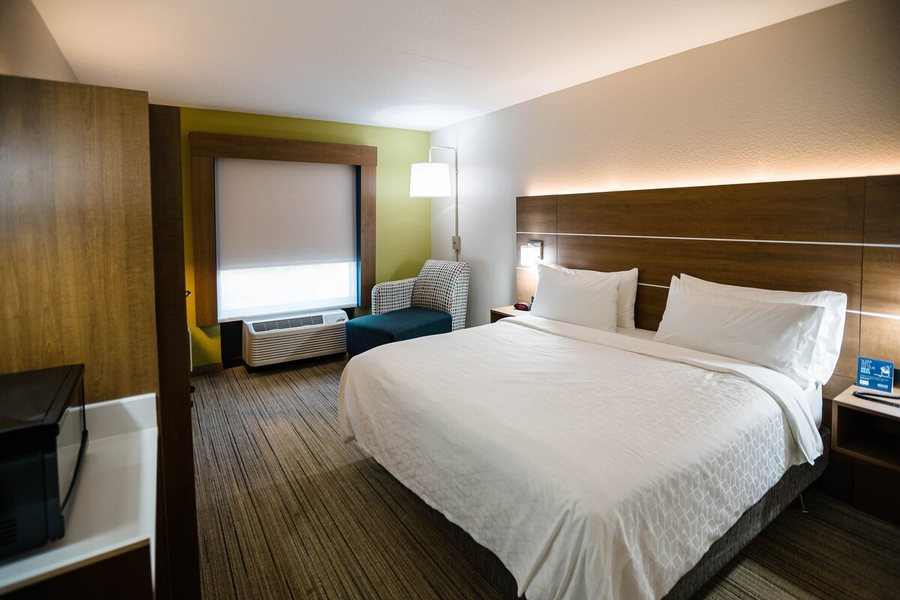 Holiday Inn Express Suites Knoxville farragut By IHG — Guest room