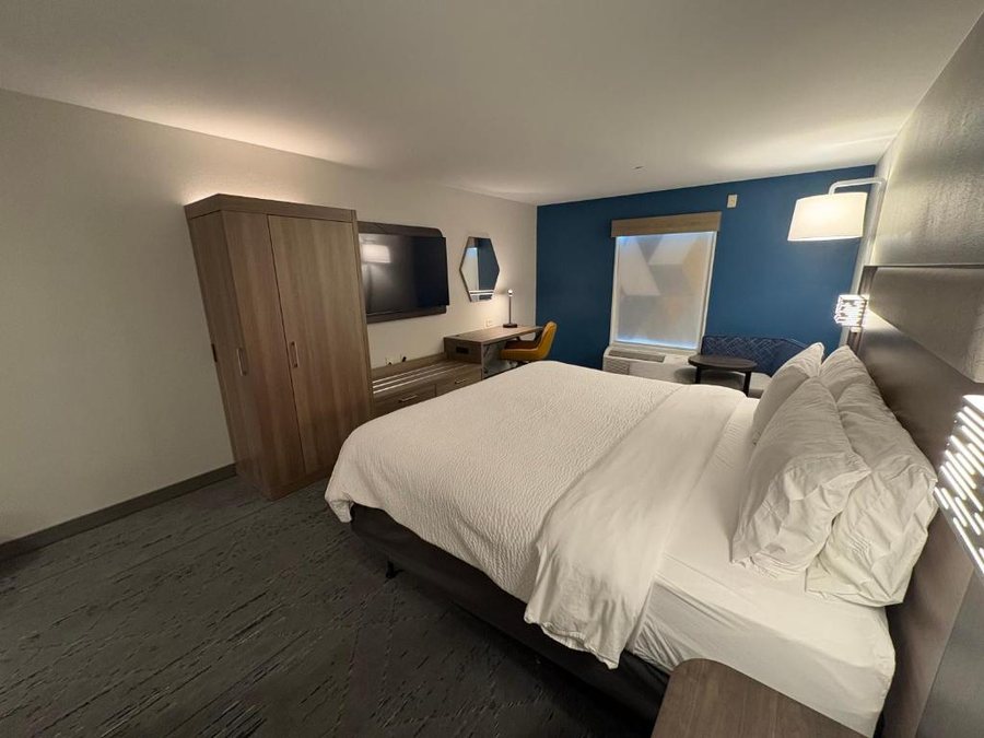 Holiday Inn Express Suites Lafayette south By IHG — Guest room