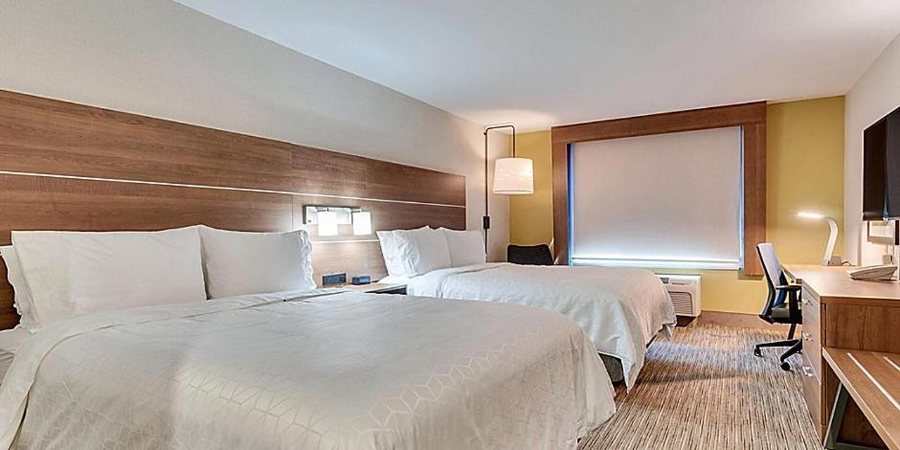 Holiday Inn Express Suites Lake Elsinore By IHG — Guest room