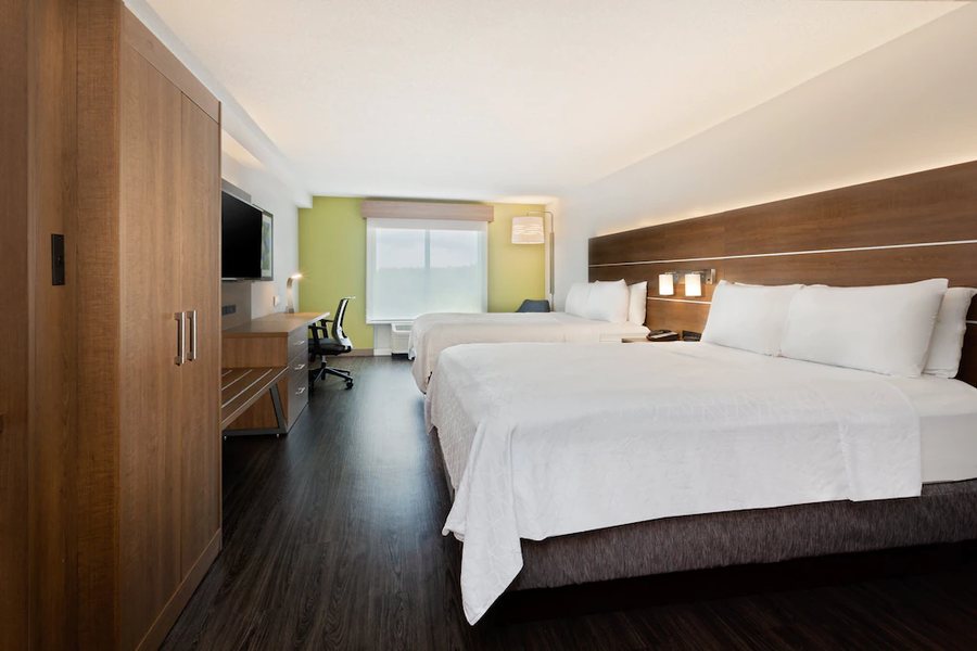 Holiday Inn Express Suites Largo Clearwater By IHG — Guest room